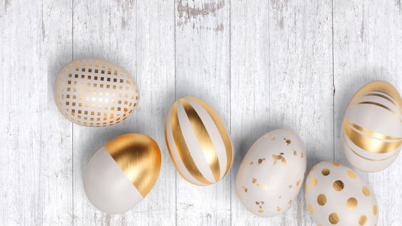 Easter eggs Wooden background Wallpaper