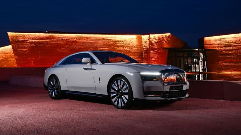 Rolls-Royce Spectre 2024 Luxury EV Wallpaper
