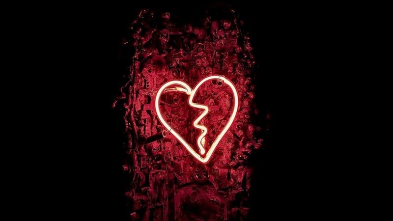 Broken heart Neon sign Wallpaper