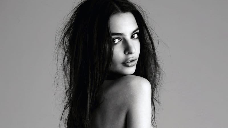 Emily Ratajkowski Portrait Wallpaper