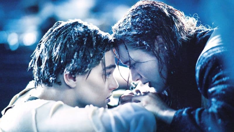 Leonardo DiCaprio & Kate Winslet in Titanic Wallpaper