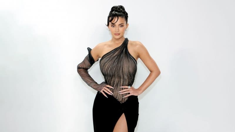 Kylie Jenner 8K Wallpaper