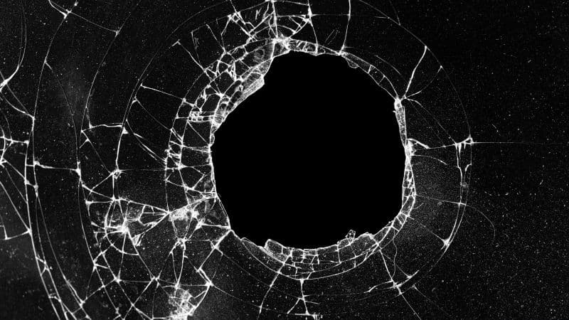 Cracked screen 5K Wallpaper