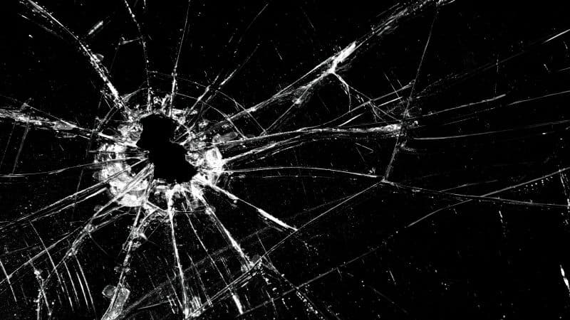 Broken screen 5K Wallpaper