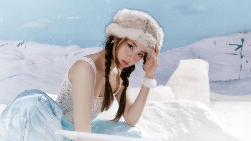 Huh Yunjin 5K Wallpaper