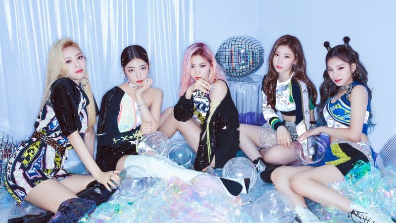 ITZY Girl group Wallpaper