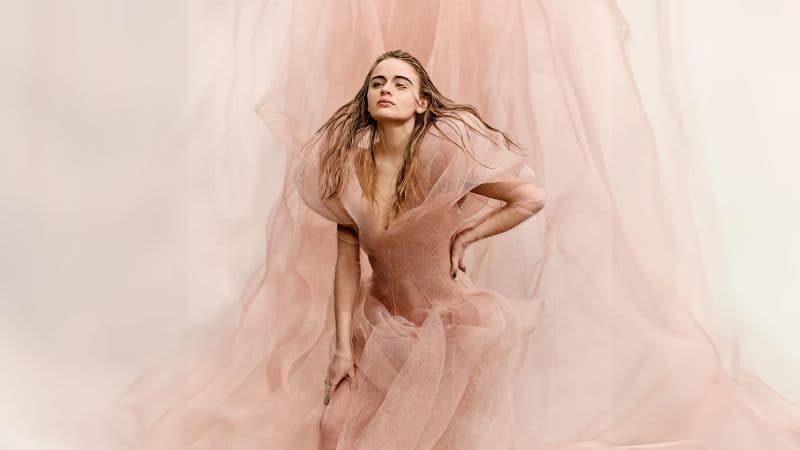 Joey King Peach background Wallpaper