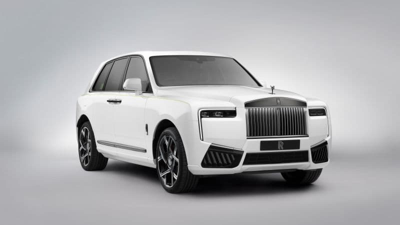 Rolls-Royce Black Badge Cullinan Series II Wallpaper