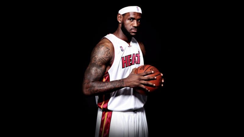 LeBron James Black background Wallpaper