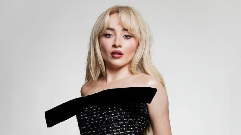 Sabrina Carpenter White background Wallpaper