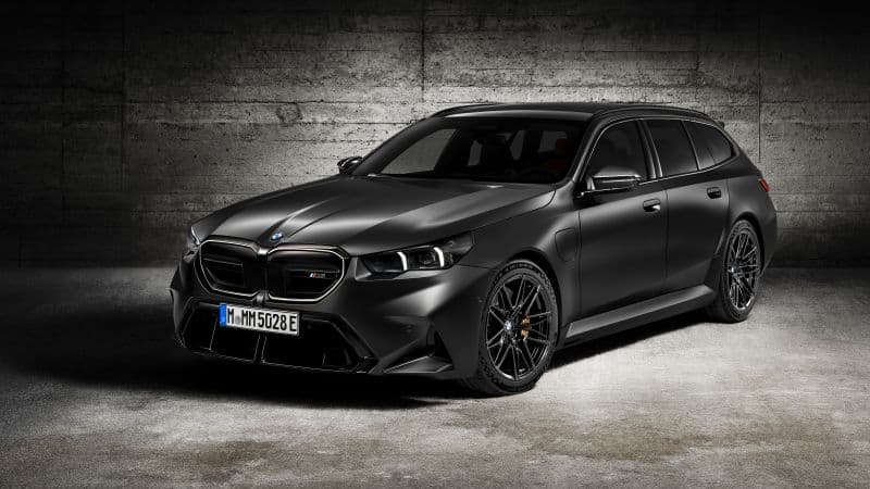 BMW M5 Touring 2024 Wallpaper