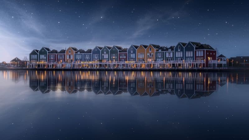 Colorful Lakeside Houses Wallpaper