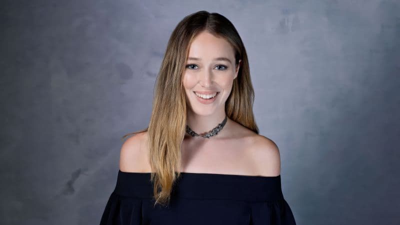 Alycia Debnam-Carey Smiling Wallpaper