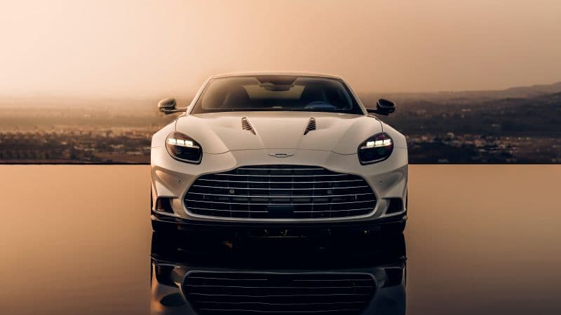 Aston Martin Vanquish Super GT V12 Sports Car Wallpaper