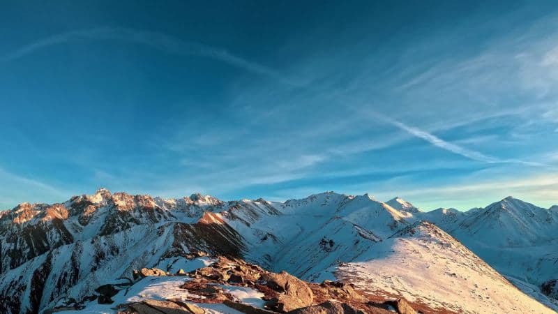 Snowy Mountains Scenic Wallpaper