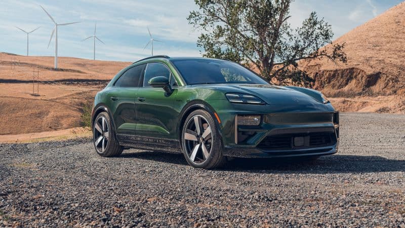 Porsche Macan Turbo 2025 Wallpaper