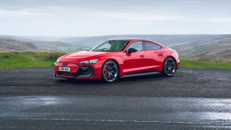 Audi RS e-tron GT Carbon Black 2024 Wallpaper