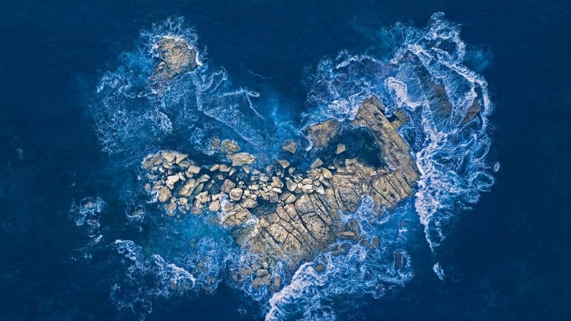 Heart shape Rock island Wallpaper