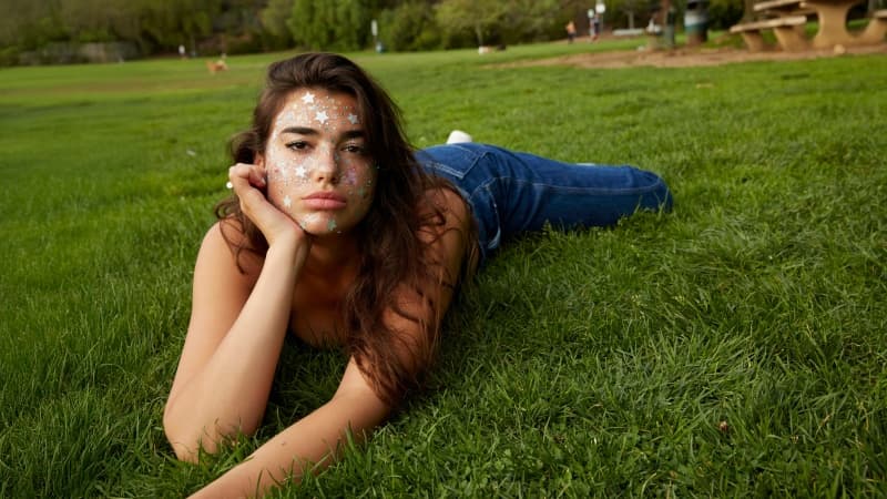 Dua Lipa Outdoor Wallpaper