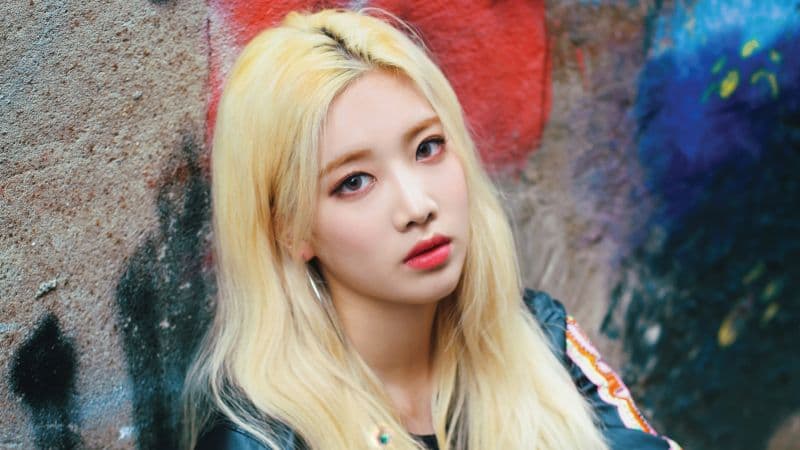 Kim Lip South Korean Singer Wallpaper