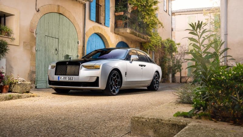 Rolls-Royce Black Badge Ghost Aesthete 8K Wallpaper