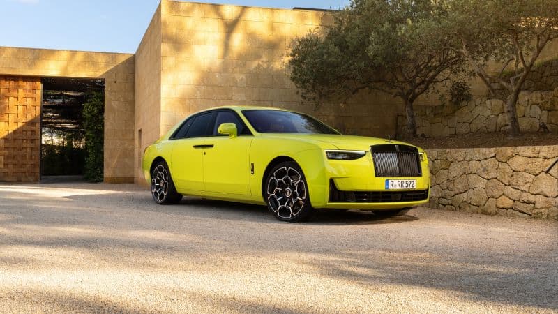 Rolls-Royce Black Badge Ghost Idealist 8K Wallpaper