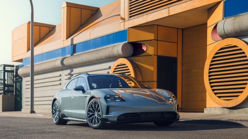 Porsche Taycan 4S Cross Turismo 2025 Wallpaper