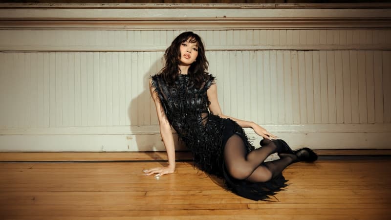 Lisa Billboard Magazine Wallpaper