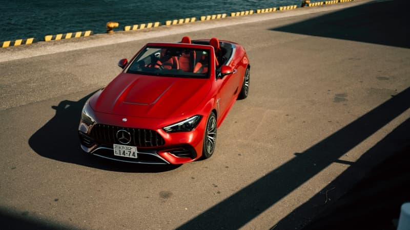 Mercedes-AMG CLE 53 4MATIC+ Cabriolet 2025 Wallpaper