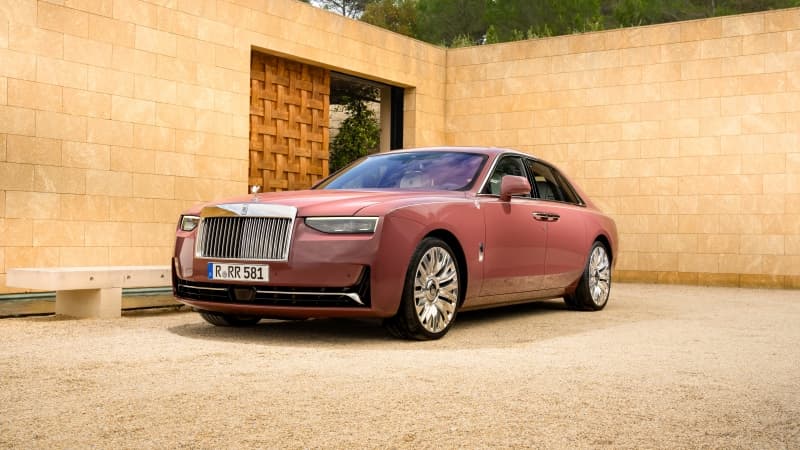 Rolls-Royce Ghost Endeavour 8K Wallpaper