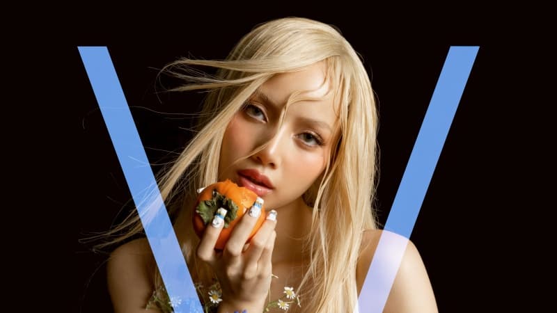 Lisa V Magazine Wallpaper