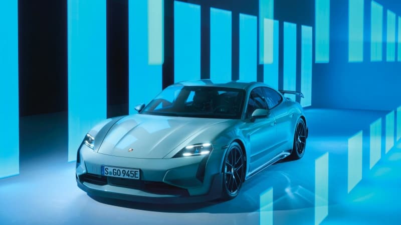 Porsche Taycan Turbo GT Weissach package Wallpaper