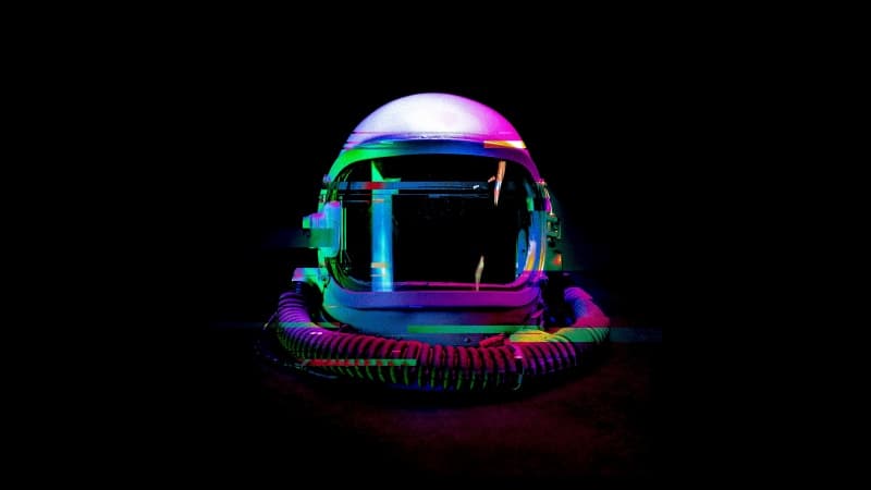 Astronaut helmet Glitch art Wallpaper