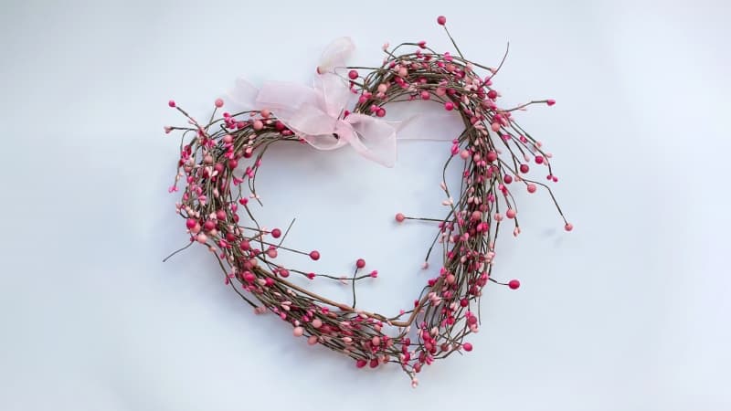Heart shape Wreath Wallpaper