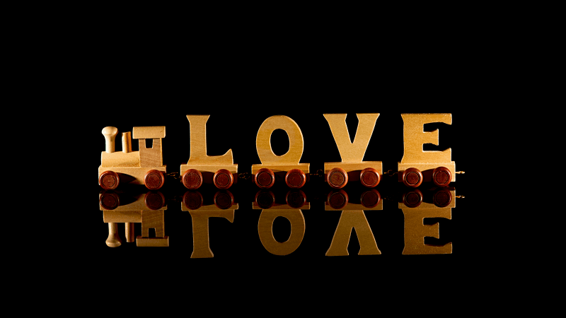 Love text Wooden letters Wallpaper