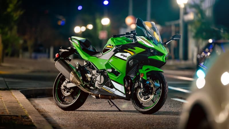 Kawasaki Ninja 500 8K Wallpaper