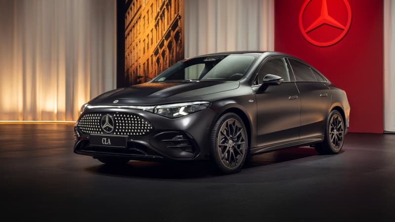 Mercedes-Benz CLA 350 4MATIC with EQ Technology Wallpaper