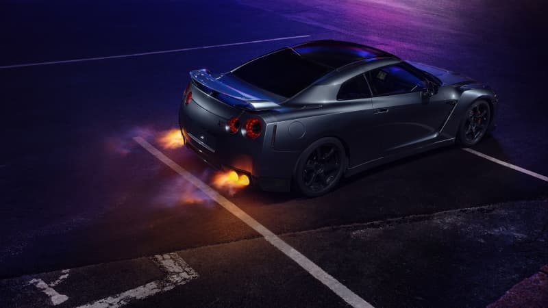 Nissan GT-R R35 Dual exhaust Wallpaper