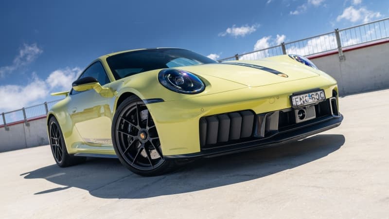 Porsche 911 Carrera 4 GTS 2025 Wallpaper