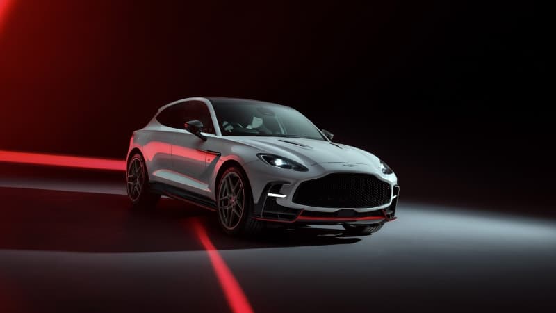Aston Martin DBX S 2025 Wallpaper