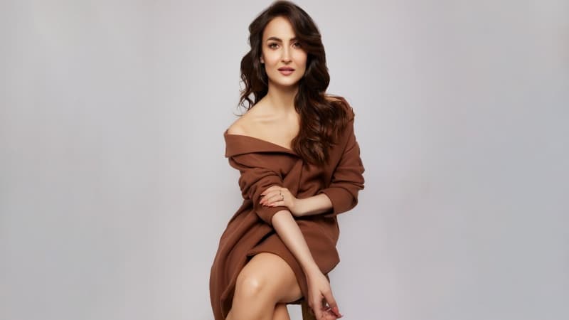 Elli AvrRam 8K Wallpaper