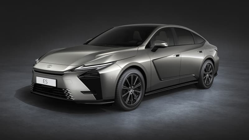 Lexus ES 300h 8K Wallpaper