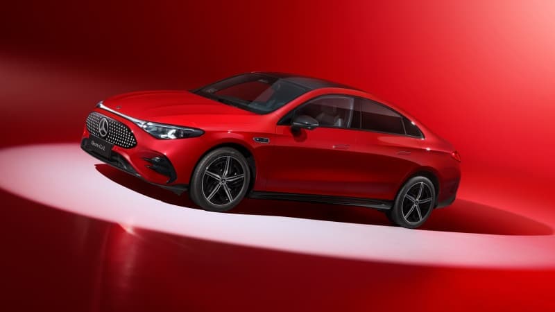 Mercedes-Benz CLA 300 L 8K Wallpaper