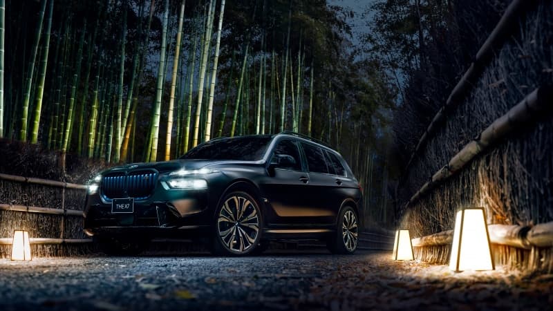 BMW X7 M60i xDrive Black 2025 Wallpaper