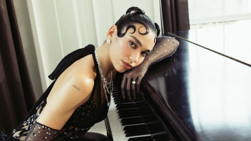 Dua Lipa Met Gala Wallpaper