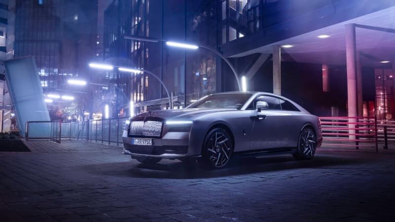 Rolls-Royce Black Badge Spectre Jubilee Silver Wallpaper