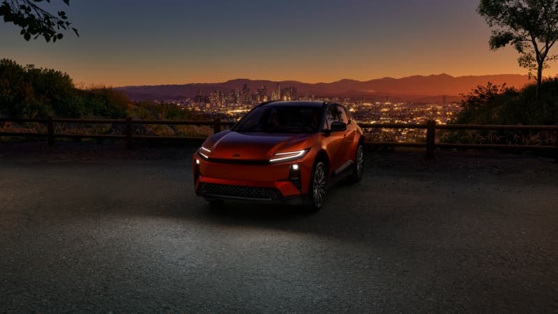 Toyota C-HR 2026 Wallpaper