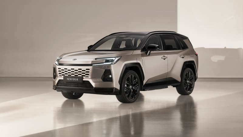 Toyota RAV4 PHEV 2025 Wallpaper