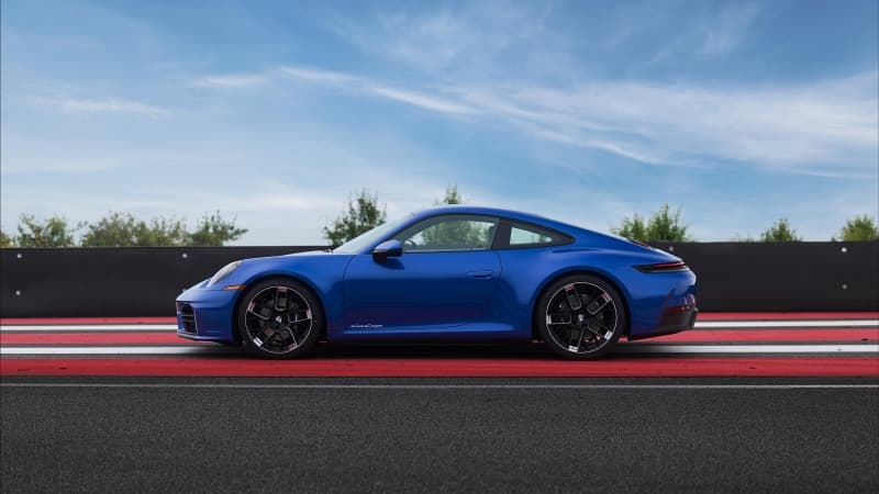 Porsche 911 Carrera Club Coupe 2026 Wallpaper