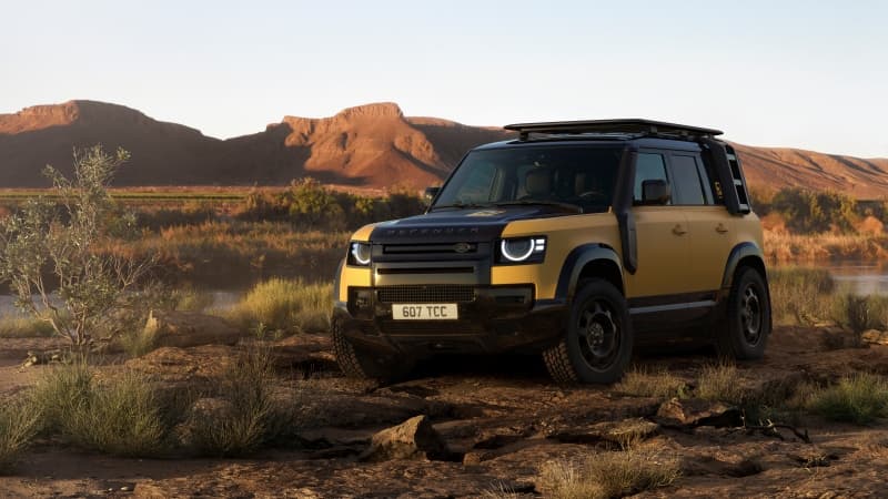Land Rover Defender 110 Trophy Edition 2025 Wallpaper